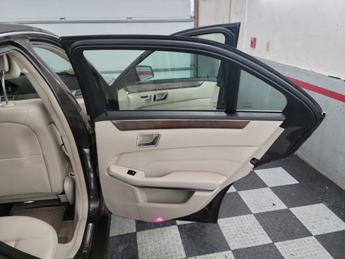Used 2014 Mercedes-Benz E 350 4MATIC Sedan w/ Premium 1 Package image 15