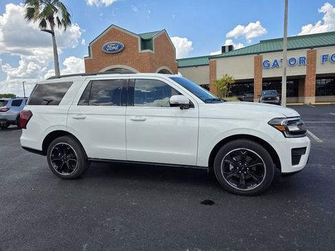 Used 2023 Ford Expedition Limited RWD image 2