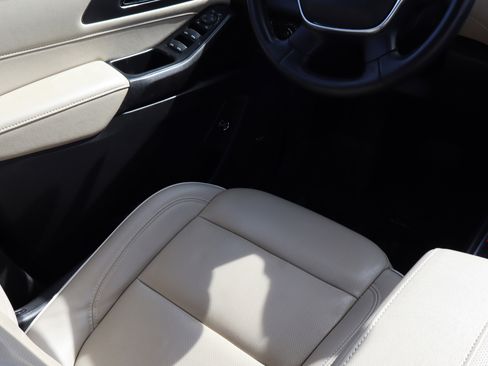 Certified 2023 Chevrolet Traverse Premier w/ LPO, Floor Liner Package image 10