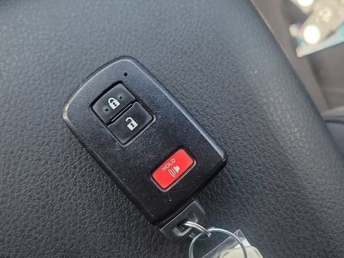 Used 2018 Toyota Tacoma TRD Off-Road AWD/4WD image 23
