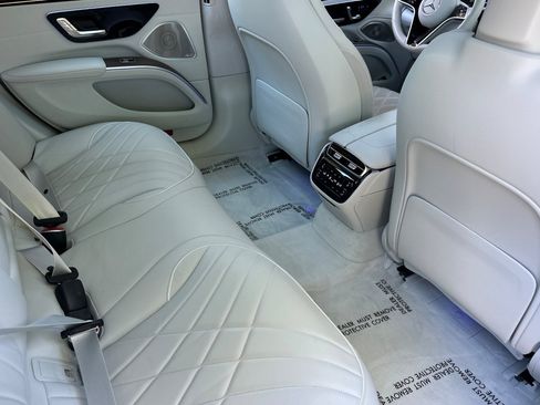 Certified 2022 Mercedes-Benz EQS 580 4MATIC Sedan image 34