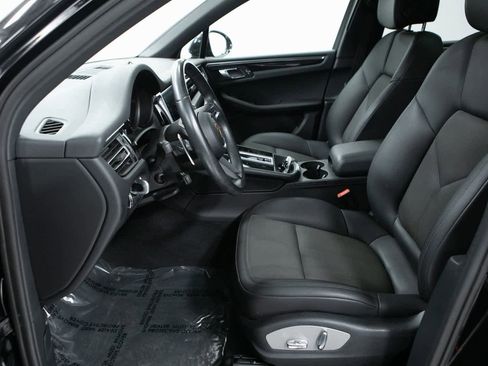 Certified 2023 Porsche Macan image 16