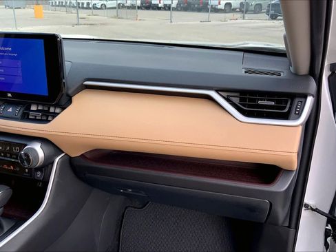 Used 2025 Toyota RAV4 Limited image 17