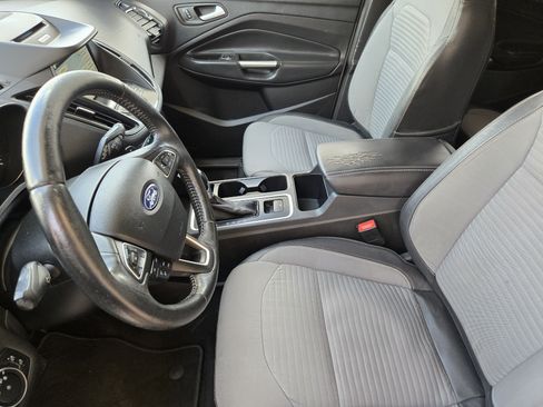 Used 2017 Ford Escape SE w/ Equipment Group 201A FWD image 9