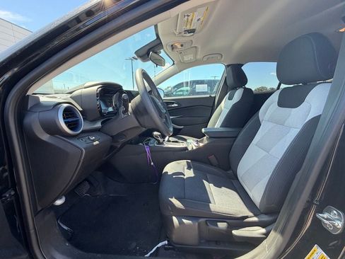Used 2025 Chevrolet Trax LS FWD image 11