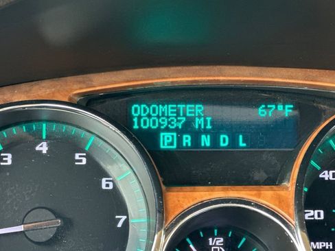 Used 2010 Buick Enclave CXL image 27