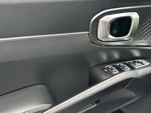 Used 2022 Kia Sorento LX image 10