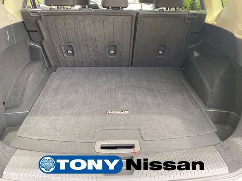 Used 2025 Nissan Rogue SV FWD image 29