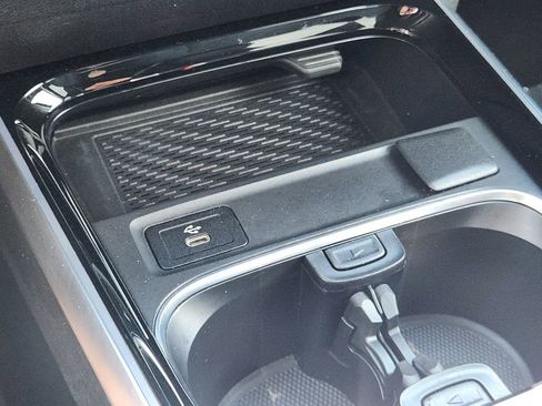 Used 2024 Mercedes-Benz GLB 250 image 26