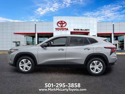 Used 2024 Chevrolet Trax LS FWD image 2