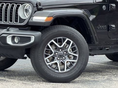Used 2025 Jeep Wrangler Unlimited Sahara AWD/4WD image 8