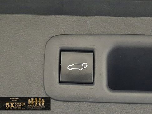 Used 2023 Toyota Highlander LE FWD image 35