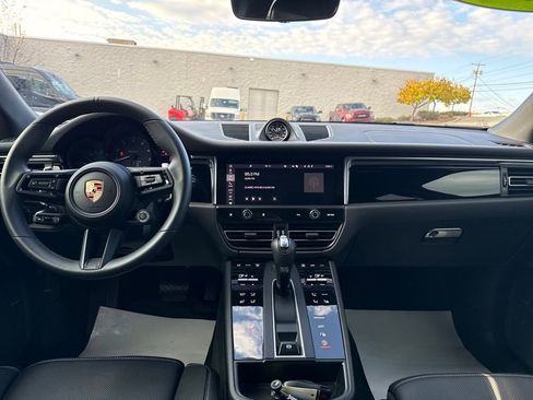 Used 2025 Porsche Macan image 12