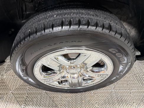 Used 2010 Toyota RAV4 4WD w/ 3rd Row image 18