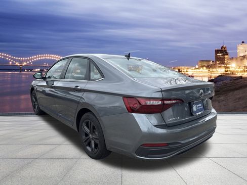 Certified 2024 Volkswagen Jetta SE w/ Panoramic Sunroof Package image 3