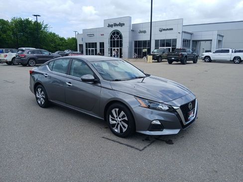 Used 2022 Nissan Altima 2.5 S FWD image 2