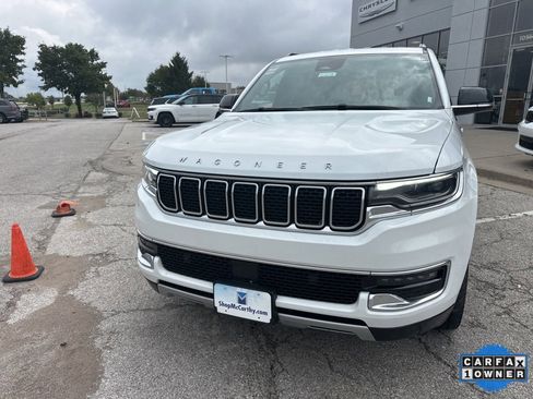 Used 2024 Jeep Wagoneer L Series II w/ Flexible Seating Group image 11