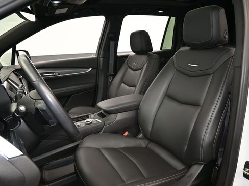Used 2024 Cadillac XT6 Luxury image 10