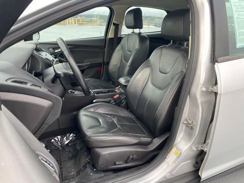 Used 2016 Ford Focus SE w/ Equipment Group 201A FWD image 14