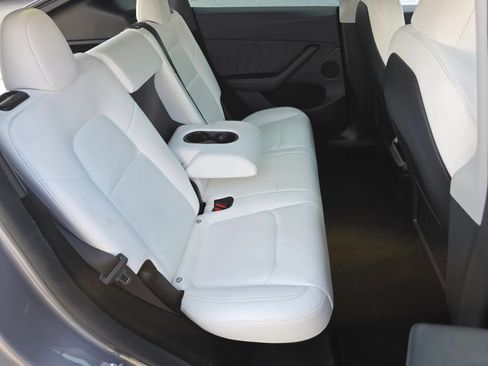 Used 2024 Tesla Model Y Long Range RWD image 31