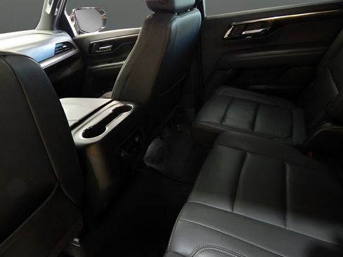 Used 2025 Chevrolet Suburban Z71 AWD/4WD image 20