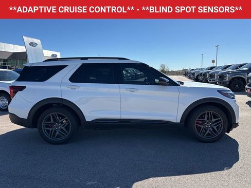 Used 2025 Ford Explorer ST image 10
