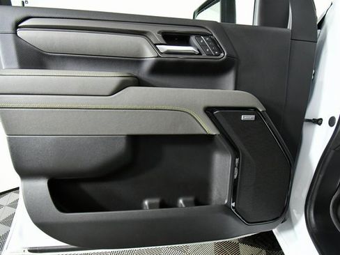 Used 2025 Chevrolet Silverado 2500 ZR2 w/ Technology Package image 22