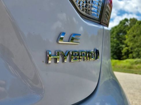 Used 2024 Toyota Corolla LE AWD/4WD image 11
