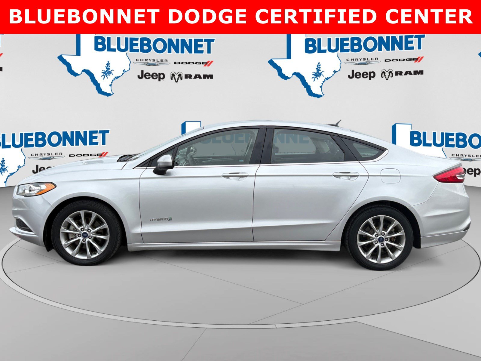Used 2017 Ford Fusion SE FWD image 8