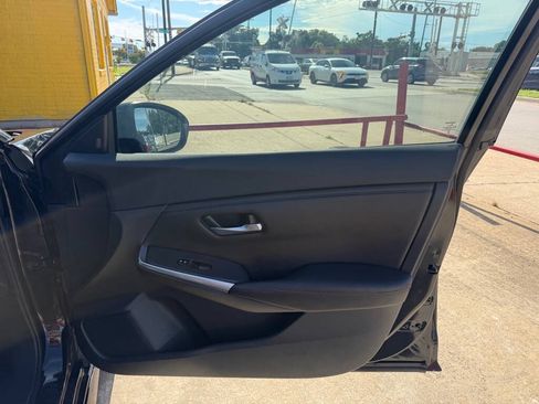 Used 2023 Nissan Sentra SR w/ Midnight Edition Package FWD image 14