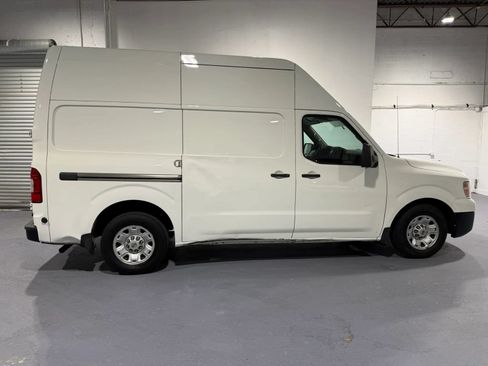 Used 2018 Nissan NV 2500 SV RWD image 1