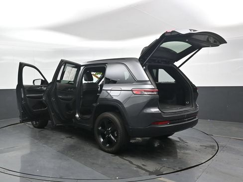 Used 2025 Jeep Grand Cherokee Altitude AWD/4WD image 49