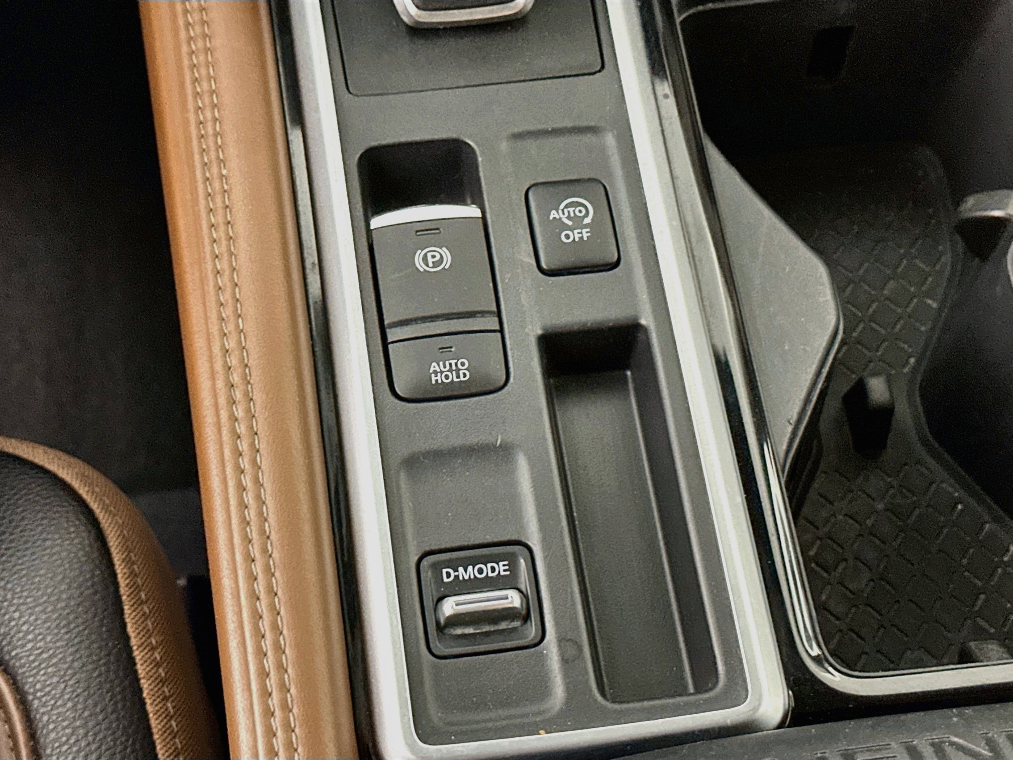 Used 2023 Nissan Pathfinder Platinum w/ Cargo Package FWD image 26