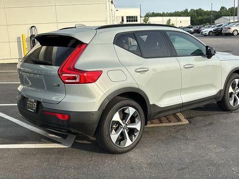 Certified 2025 Volvo XC40 B5 Plus AWD/4WD image 29