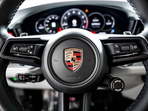 Certified 2024 Porsche Cayenne AWD/4WD image 16