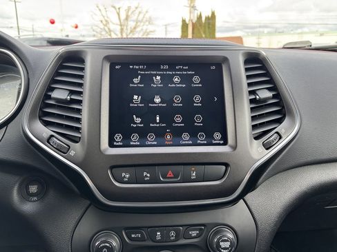 Used 2021 Jeep Cherokee Trailhawk w/ Technology Group AWD/4WD image 18