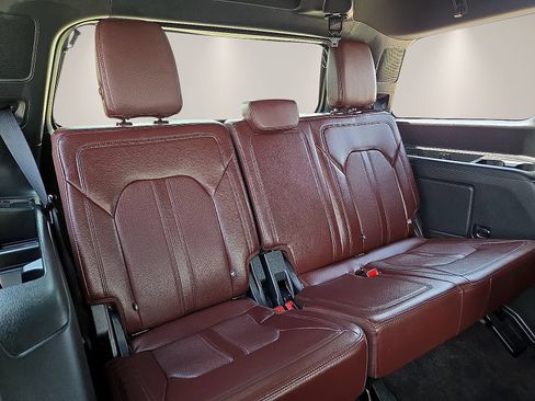 Used 2023 Ford Expedition Limited AWD/4WD image 10