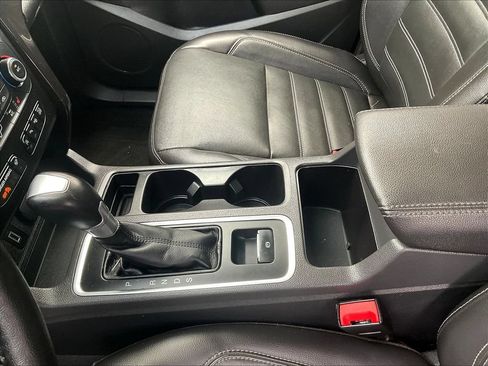 Used 2017 Ford Escape Titanium w/ Equipment Group 301A AWD/4WD image 18