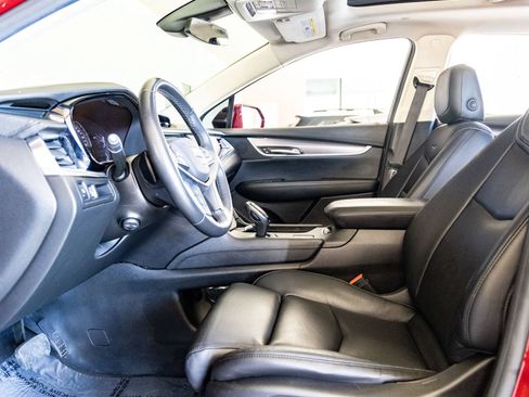 Used 2017 Cadillac XT5 Luxury w/ Driver Awareness Package FWD image 16