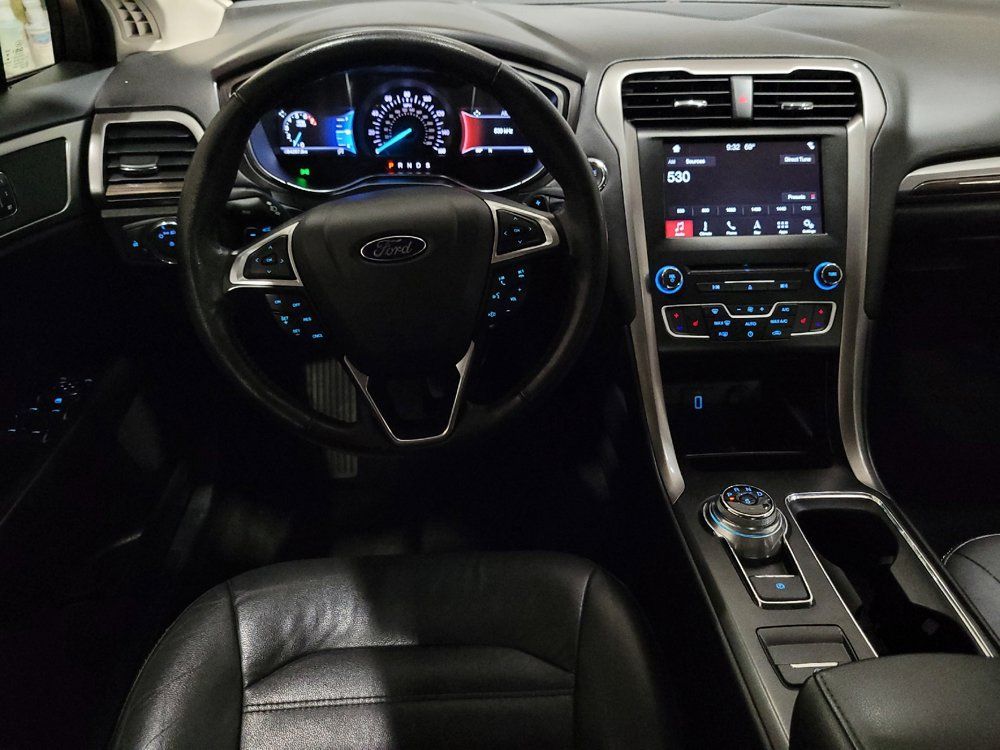 Used 2018 Ford Fusion SE w/ Fusion SE Technology Package FWD image 22