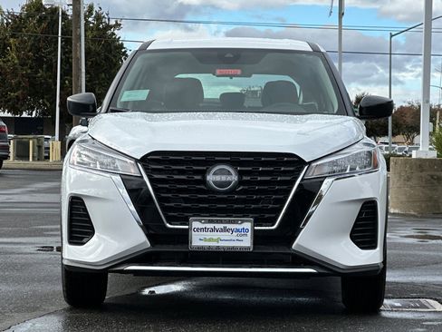 New 2025 Nissan Kicks S image 9
