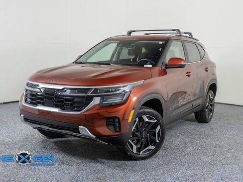 Used 2025 Kia Seltos SX w/ SX Sunroof Package AWD/4WD image 3
