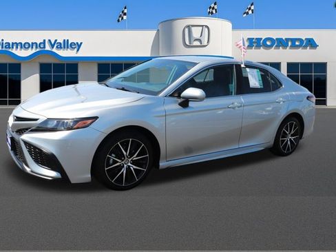 Used 2023 Toyota Camry SE FWD image 3
