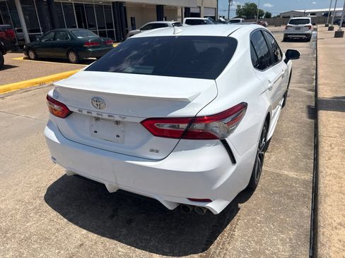 Used 2019 Toyota Camry SE w/ Convenience Package FWD image 7