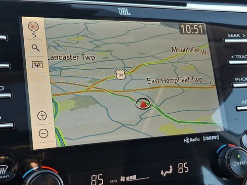 Used 2020 Toyota Camry XLE w/ Sunroof Package image 17