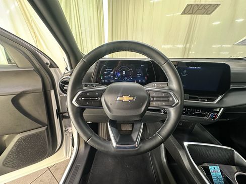 Used 2025 Chevrolet Equinox LT AWD/4WD image 21