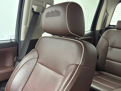 Used 2015 Chevrolet Silverado 1500 High Country w/ High Country Premium Package AWD/4WD image 41