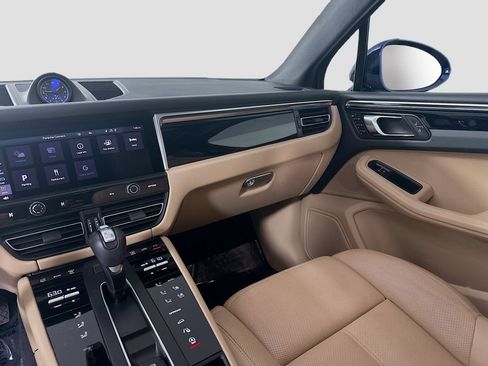 Certified 2023 Porsche Macan image 26