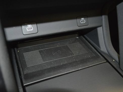 Used 2025 Land Rover Discovery Sport S image 31