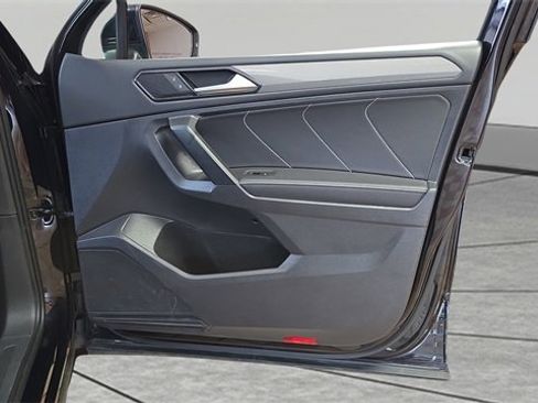 Used 2022 Volkswagen Tiguan SE image 27